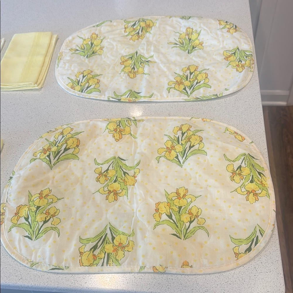 Vintage Floral Yellow Kitchen Set of 2 placemats 4 napkins - Picture 5 of 11